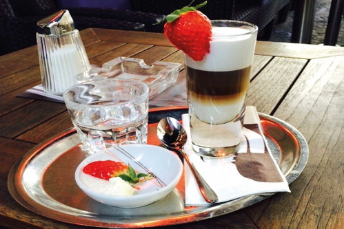 Kaffeehaus-Klassiker mit frischem Twist gibt’s im »Delia’s«.