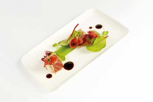 Gebeizter Thunfisch mit Gurke und Ingwer im »bean&amp;beluga«.