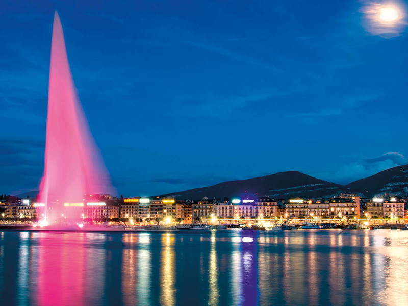 Eines der Wahrzeichen der Stadt: Der »Jet d’eau« ist eine Fontäne im Genfer See – ursprünglich diente er als Überdruckventil einer Druckwasserleitung der Genfer Juweliere, die damit ihre Maschinen betrieben.