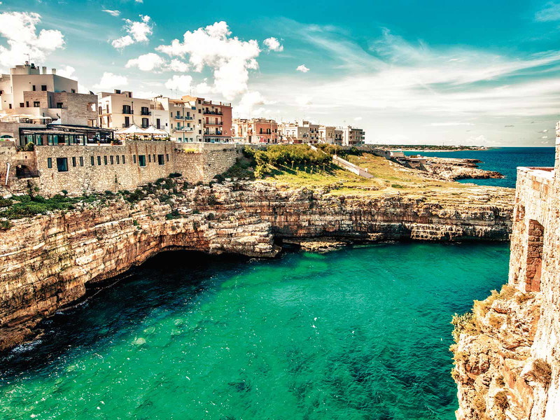 Polignano a Mare: Wunderbar idyllische Ortschaft in Apulien.