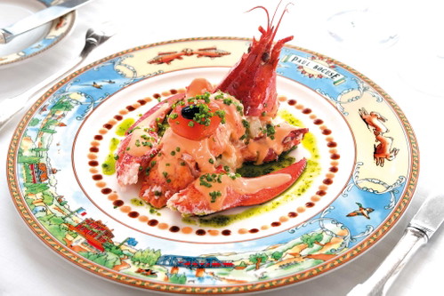 Hummersalat von der französischen Koch­legende Paul Bocuse, dem Lieblingsbürger der Stadt.