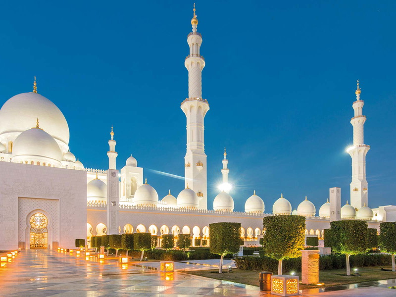 Die Scheich-Zayid-Moschee: orientalischer Glamour zwischen Tradition und Moderne.