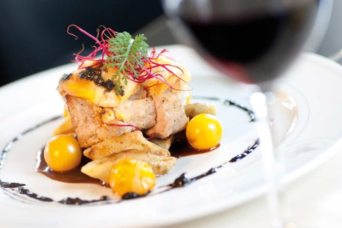 Das Schloss Wackerbarth ist nicht nur aufgrund seines Weins einen Ausflug wert, auch ein gehobenes Restaurant findet sich hier.
