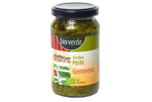 Platz 3, 92 Punkte: bio verde Frisches Pesto alla GenoveseGlas ca. € 2,99 für 165 g (€ 18,12/Kilo) Alnatura, BioSupermärkteKerne sind zu erkennen, sieht deutlich wie ein Pesto aus. Die Säure bleibt moderat, dafür ist der Käse deutlich zu schmecken. Sehr schönes Mundgefühl, bleibt gut am Gaumen. 