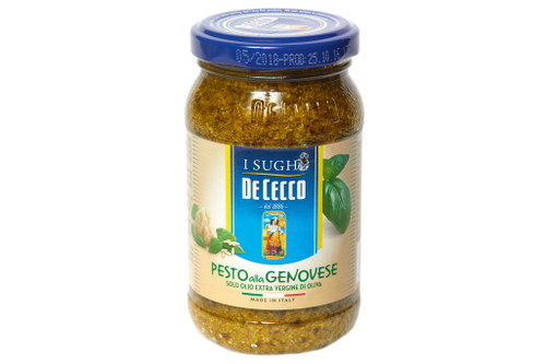 Platz 10, 73 Punkte: De Cecco Pesto alla genovese&nbsp; &nbsp;Glas ca. € 3,99 für 200 g (€ 19,95/Kilo) REWE, Edeka, GaleriaWirkt in der Farbe leicht oxidiert, blass. Matschig grüne Farbe. Die vielen Fasern stören im Mund, dazu käselastig.