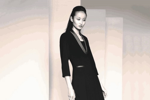 Kleidsam. Eli Caner hat sich mit ihrer Firma Lady and Butler auf Uniformdesign spezialisiert. Auch das »Ritz-Carlton« vertraut neuerdings ihrem Geschick.