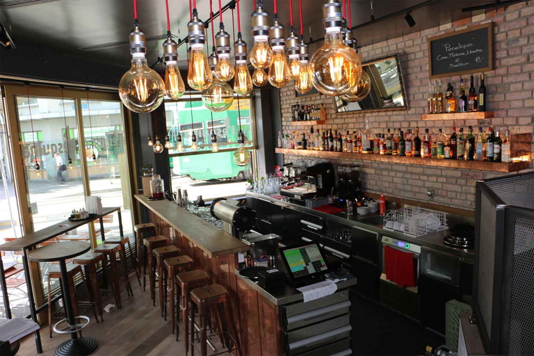 Das Tapas-Lokal, mitten im Gundeli, lockt nicht nur mit seinem modernen Interieur, sondern mit hervorragenden Tapas und Weinen.&nbsp;