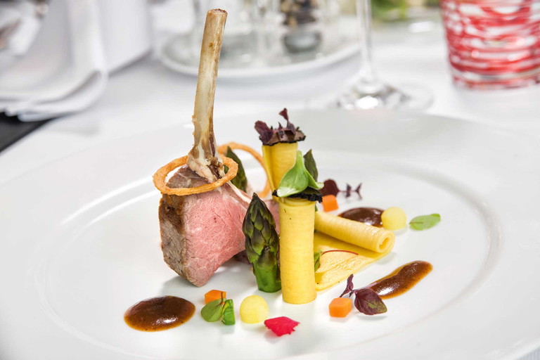 Regionale Küche mit Luxusprodukten bietet das »Hotel Paradies«.