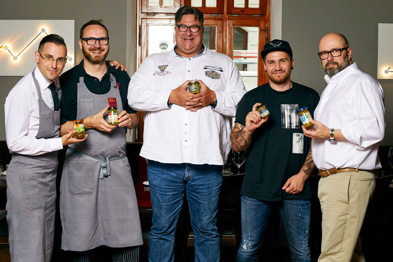 Die Jury (v. l. n. r.): Alexander Samios (Hotelfachmann und Restaurantleiter), Falk-Uwe Zack (Inhaber und Chefkoch »Esskapade«), Martin Zieglmeier (Dozent an der IHK Akademie München), Max Ostermeier (Food-Aktivist und Fotograf), Harald Scholl (Autor und Journalist).