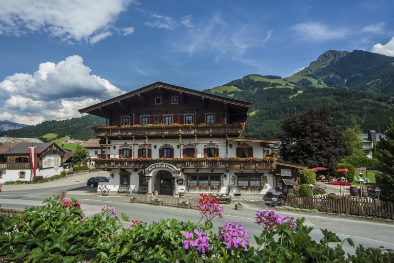 Das Traditionshotel Neuwirt ist Mitglied und liegt im unmittelbaren Ortszentrum von Oberndorf.
