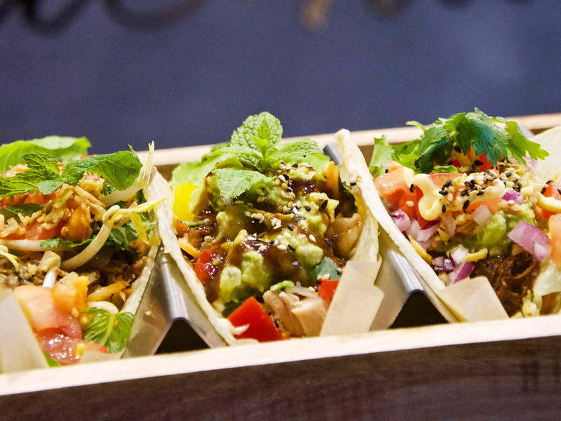 Das Streetfood wird in Tacos statt auf Tellern serviert.