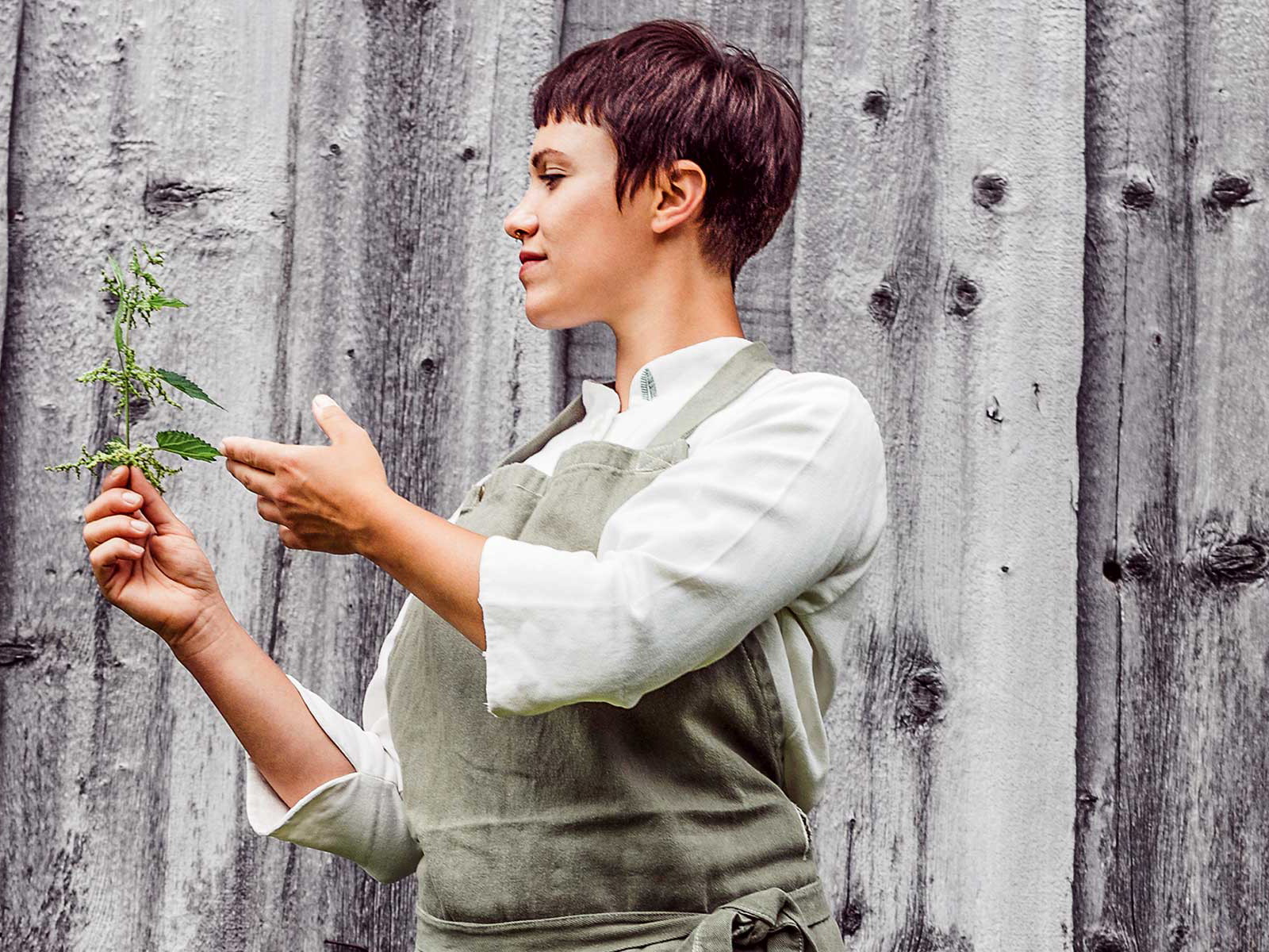Rebecca Clopath: Die Schweizer Spitzen­köchin verarbeitet, was &nbsp;die Natur ihr schenkt.