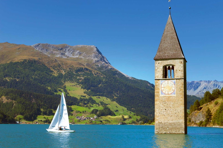 Der Turm, der aus dem&nbsp;Reschensee ragt, zählt zu Italiens am häufigsten&nbsp;fotografierten Motiven.&nbsp;
