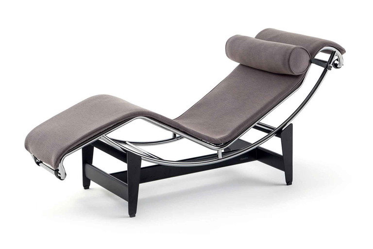 Die Le-Corbusier-Liege vulgo LC4 ist zum Design-Klassiker avanciert und spielt auch in Blue Movies eine tragende Rolle. &nbsp;