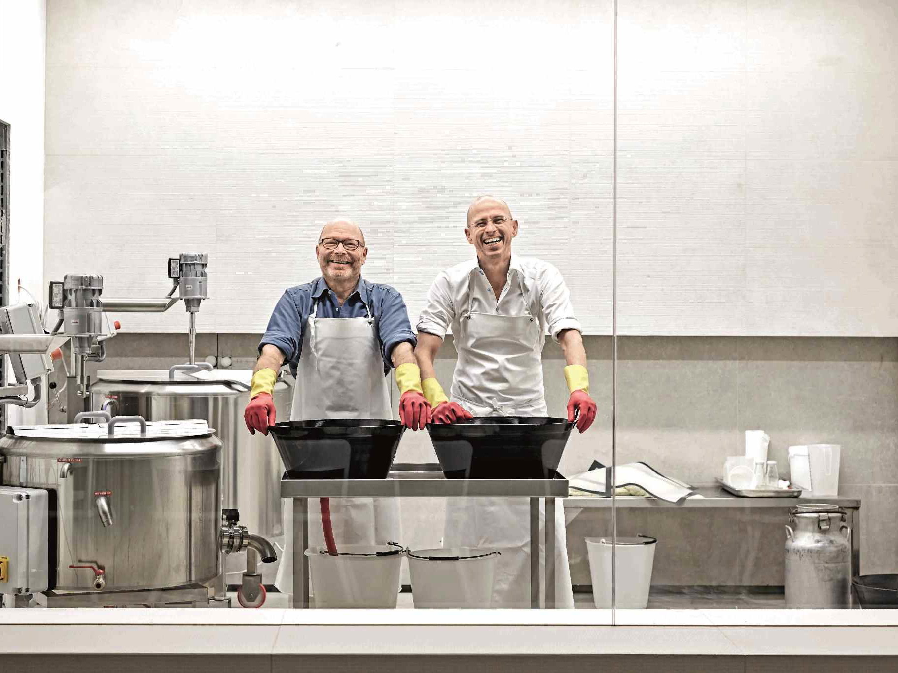 &nbsp;
Wiens erste Stadtkäserei: Johannes Lingenhel (r.) führt Geschäft und Restaurant, Robert Paget käst regelmäßig mitten im Geschehen.