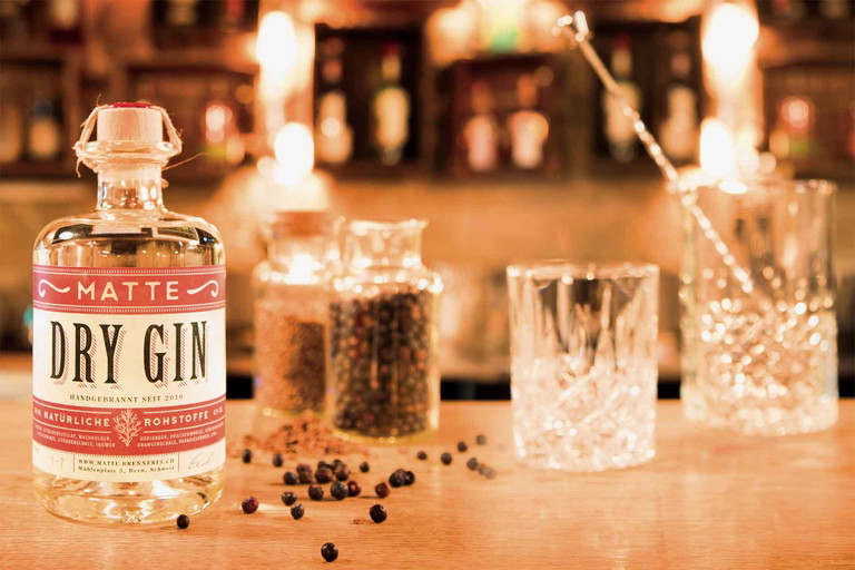 Gin gilt als Spirituose mit «Heilwirkung gegen Magenverstimmung» – hier von der Matte Brennerei.