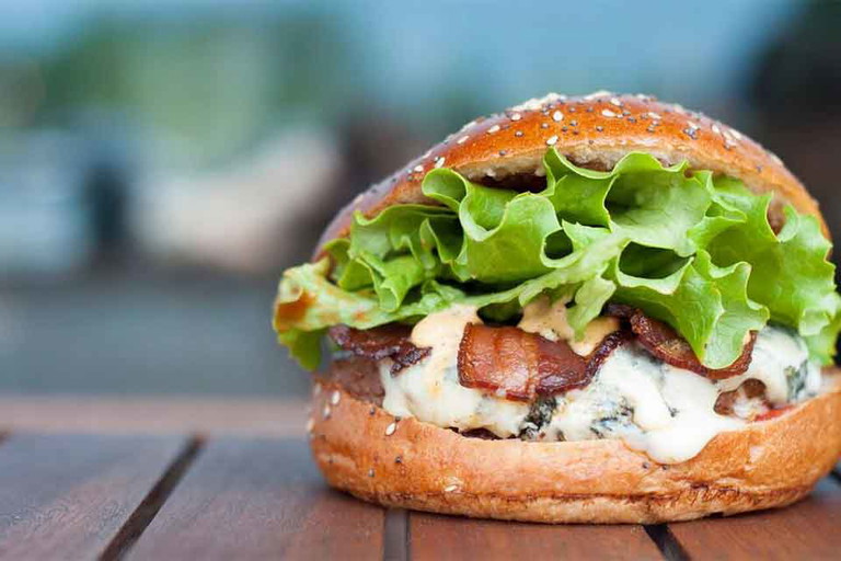 Die «Holy Cow»-Burger werden aus heimischen Produkten hergestellt.&nbsp;