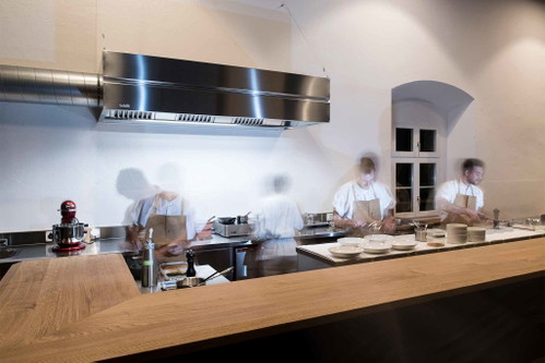 Wer am Kitchentable isst, bekommt Einblicke in die Küche.&nbsp;