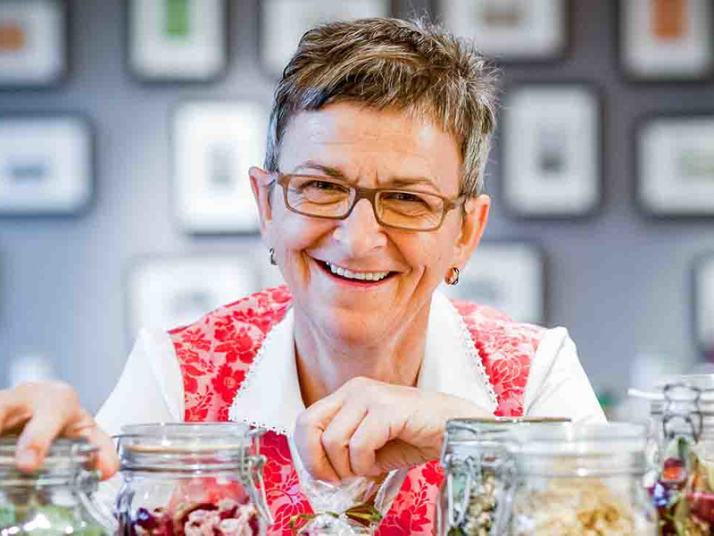 Kräuterexpertin: Biohotel-Gründerin Inge Daberer