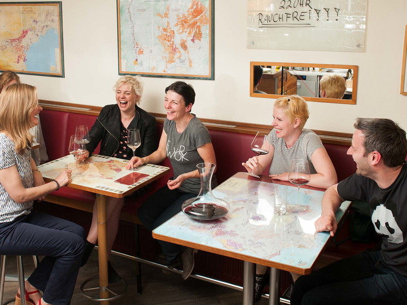 Das »Pub Klemo« ist beste klassische Weinbar