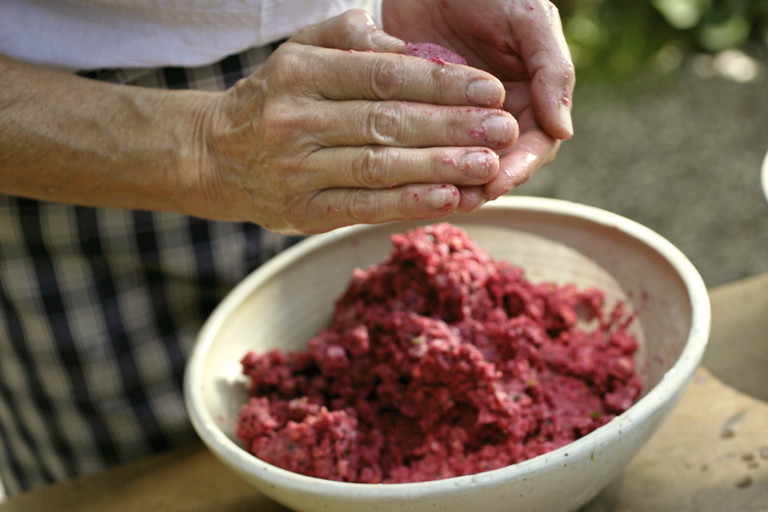 Knödel aus Rohnen (Rote Beete) sind aus der Bauernküche nicht wegzudenken.
