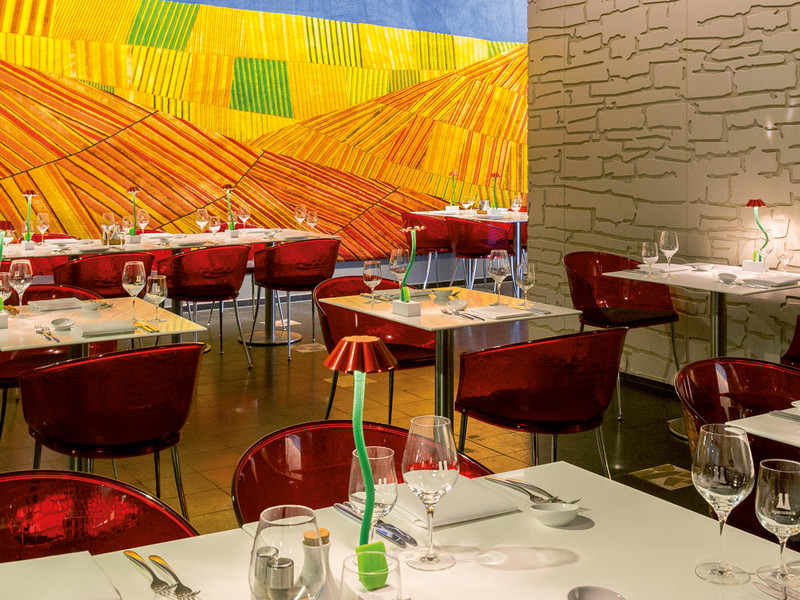 Ein Gesamtkunstwerk mit ausgezeichneter Weinkarte ist das »Wein am Rhein« in Köln.