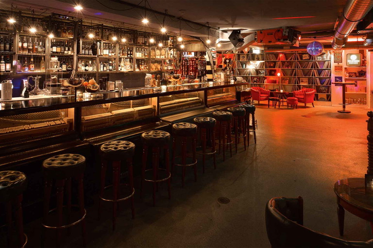 Bis im Herbst die «Widder Bar» neu eröffnet, ist die«Widder Garage» das kultige und hippe Ausweichquartier.&nbsp;