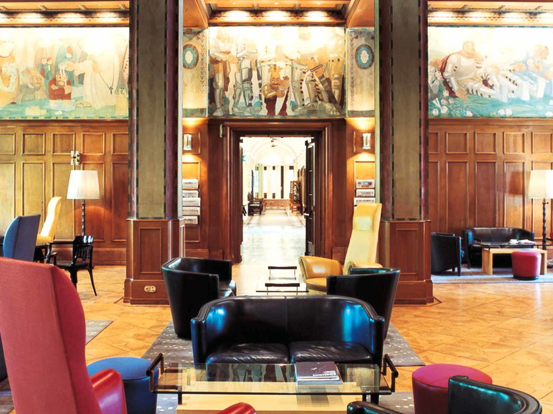 Die beeindruckende »Laurin Bar« in Bozen wurde von Architekt Boris Podrecca designt.