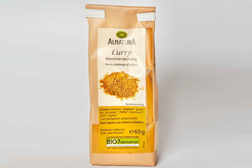 3. Platz, 90 Punkte: Alnatura Curry&nbsp;Tüte, ca € 2,99 für 60 g (Kilopreis: € 49,83) Alnatura, BioSupermarktTendenziell »warmes« Curry, duftet ein wenig wie rotes Thaicurry. Spürbare Süße, etwas Knoblauch, deutliche Schärfe. Ein herzhaftes Currypulver, das nach mehr schmeckt als der Preis suggeriert.