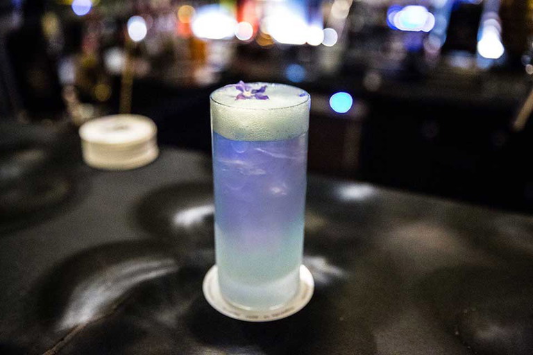 Violett Fizz Highball.