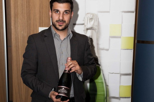 Champagne Jacquart.