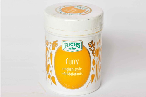 3. Platz, 90 Punkte: Fuchs Currypulver English StyleBecher, € 3,99 für 60 g (Kilopreis: € 66,50) U. a. Supermarkt, Edeka, REWEAromatisch ausgewogen, Farbe deutet auf hohen Kurkumaanteil hin. Nur leichte Schärfe, dafür lang anhalten­- des Aroma. Ein Currypulver für (fast) jede Gelegenheit.