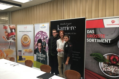 Die Sieger des Pre-Cups mit der Direktorin der HLF Krems.