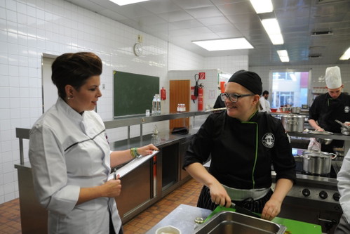 Jurymitglied Christina Steindl mit Teilnehmerin Dorothea.