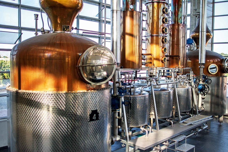 Der peruanische Pisco wird nur einmal destilliert – eine besondere Herausforderung für die Brenner (im Bild: »Bodega La Caravedo«).