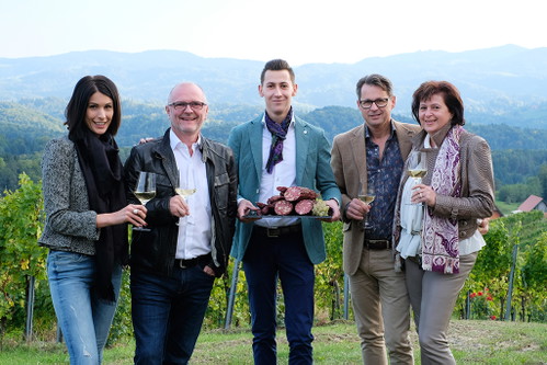 Doris Kremser und Hans Kilger von Domaines Kilger machen im Genuss.Raum gemeinsame Sache mit den Grazer Fleisch-Veredlern Marcel, Christian und Gerlinde Papst.