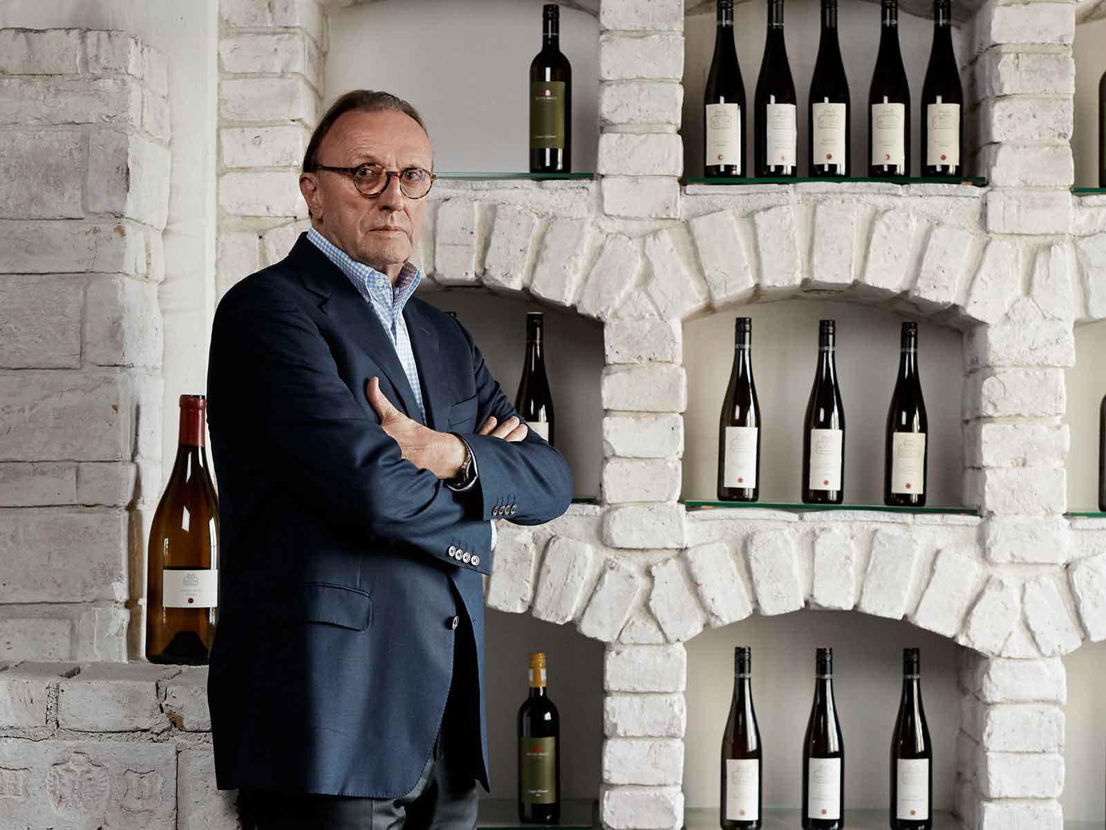 Der Ex-Werber Hans Schmid ist auch als Winzer erfolgreich: Die Weine seiner beiden Güter »Rotes Haus« und »Mayer am Pfarrplatz« sind interna­tional und national gleichermaßen gefragt.