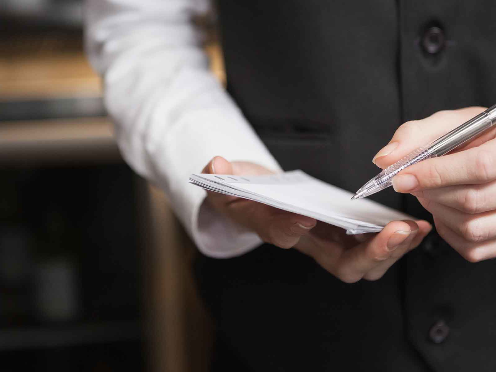 Gourmetclubmitglieder erzählen von ihren Erlebnissen in Restaurants.