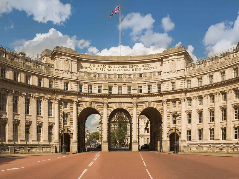 Ursprünglich errichtet für Königin Victoria, beherbergte die Admiralty Arch auch namhafte Persönlichkeiten wie Sir Winston Churchill und Autor Ian Flemings.&nbsp;