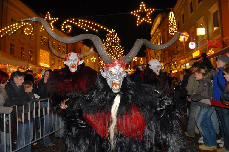 Schaulauf des Schreckens: Die Krampusse sind in Villach unterwegs.&nbsp;