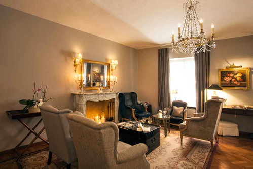 Boutique-Hotel »Corte Gondina« in La Morra: Herrenhaus-Stil mit Pool und Garten.