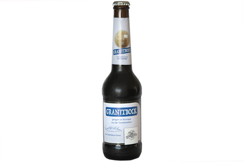 95 Punkte: GRANITBOCK EDITION VINOTHEK ST.STEPHAN, DoppelbockTiefrot, wenig Schaum. Sehr süßes Aroma, erinnert an Brat­apfel. Schwerer, süßer Antrunk. Sehr runder Körper, wärmender Alkohol von der Lagerung im Rumfass der Destillerie Aldea. Fruchtnoten (Kirschen, Zwetschken) retronasal. Kräftige Hopfenbittere, von Holznoten unterlegt.Brauerei ­Hof­stetten, St. Martin Braumeister: Peter Krammer