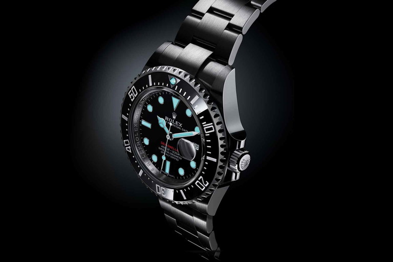 Die neue «Sea-Dweller» verfügt über eine besonders lange und helle Leuchtmasse auf Zeigern und Ziffernblatt.