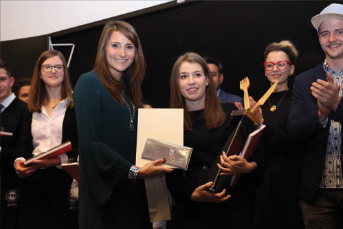 Christiane Troicher (Best Wellness) mit Katharina Kauer (Platz 3 Service).