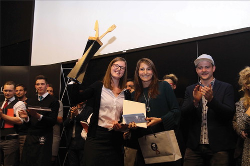 Johanna Proschinger (Platz 2 Service) mit Christiane Troicher (Best Wellness).
