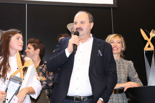 Star-Juror Johann Lafer auf der Bühne.