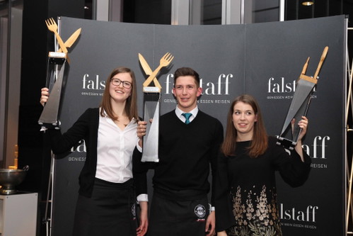 Johanna Proschinger (Platz 2 Service), Simon Trinkler (Platz 1 Service), Katharina Kauer (Platz 3 Service).