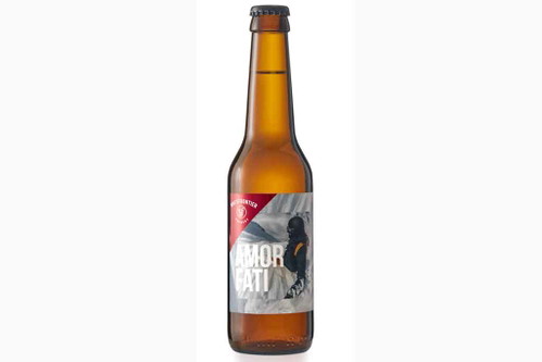 93 Punkte: AMOR FATI, IPAStrohgelb und sehr trüb, harziges Hopfenaroma, Zitrusschale, Mango und Melone in der Nase. Erfrischend-zitrusartiger Antrunk mit sofort einsetzender Hopfenbittere (sechs Sorten, Mosaic und Cascade dürften dominieren) und einem ausgewogenen, nicht zu süssen Trunk.&nbsp;Whitefrontier, Martigny; Braumeister: Chris Treanor