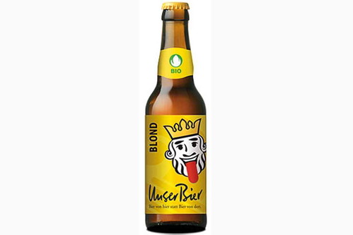 1. Alltagsbier (94 Punkte) BLOND, HellesZarttrübes Gelb mit viel weissem Schaum. Hefe, Malz und Karamell in der Nase. Runder, aber nicht süsser Trunk, wobei die Kohlensäure die leichte Bittere (Perle, Cascade und Saphir-Hopfen) unterstützt. Retronasal fruchtige Aromen (Birne?) und ein trocken-herber Nachtrunk.Unser Bier, Basel; Braumeister: Florian Schmid
