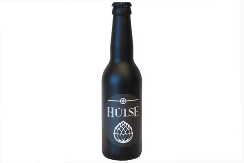 92 Punkte: HÜLSE, Lager / SpezialSehr helles Gelb mit sehr starker Trübung und feinporigem Schaum. Intensive Hopfen- und Hefenase, deutlicher Zitronenduft. Erfrischende Kohlensäure, leichter Zitrus­geschmack. Die Hopfenbittere kombiniert heuartige und grapfefruit­artige Geschmackstöne. Sehr wenig Bittere im Nachtrunk.Falken, Schaffhausen; Braumeister: Zdzislaw Koltun&nbsp;